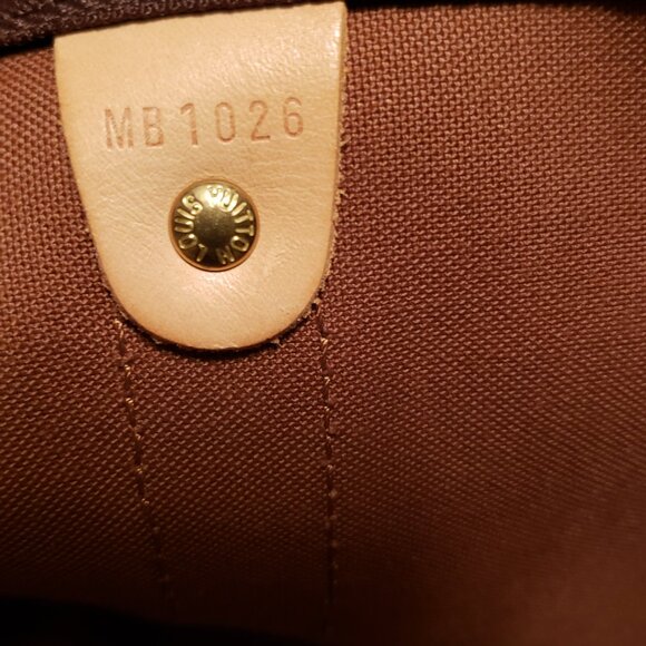 Louis Vuitton Keepall 55 Duffle Bag - Picture 11 of 16